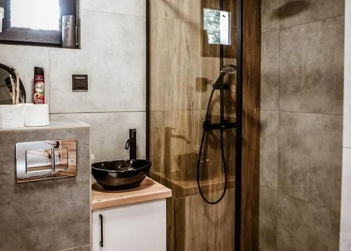 Na Kaszubach - Chabry I Rumianki - Roztoka, Przywidz - Basen Sauna Jacuzzi Kaszuby